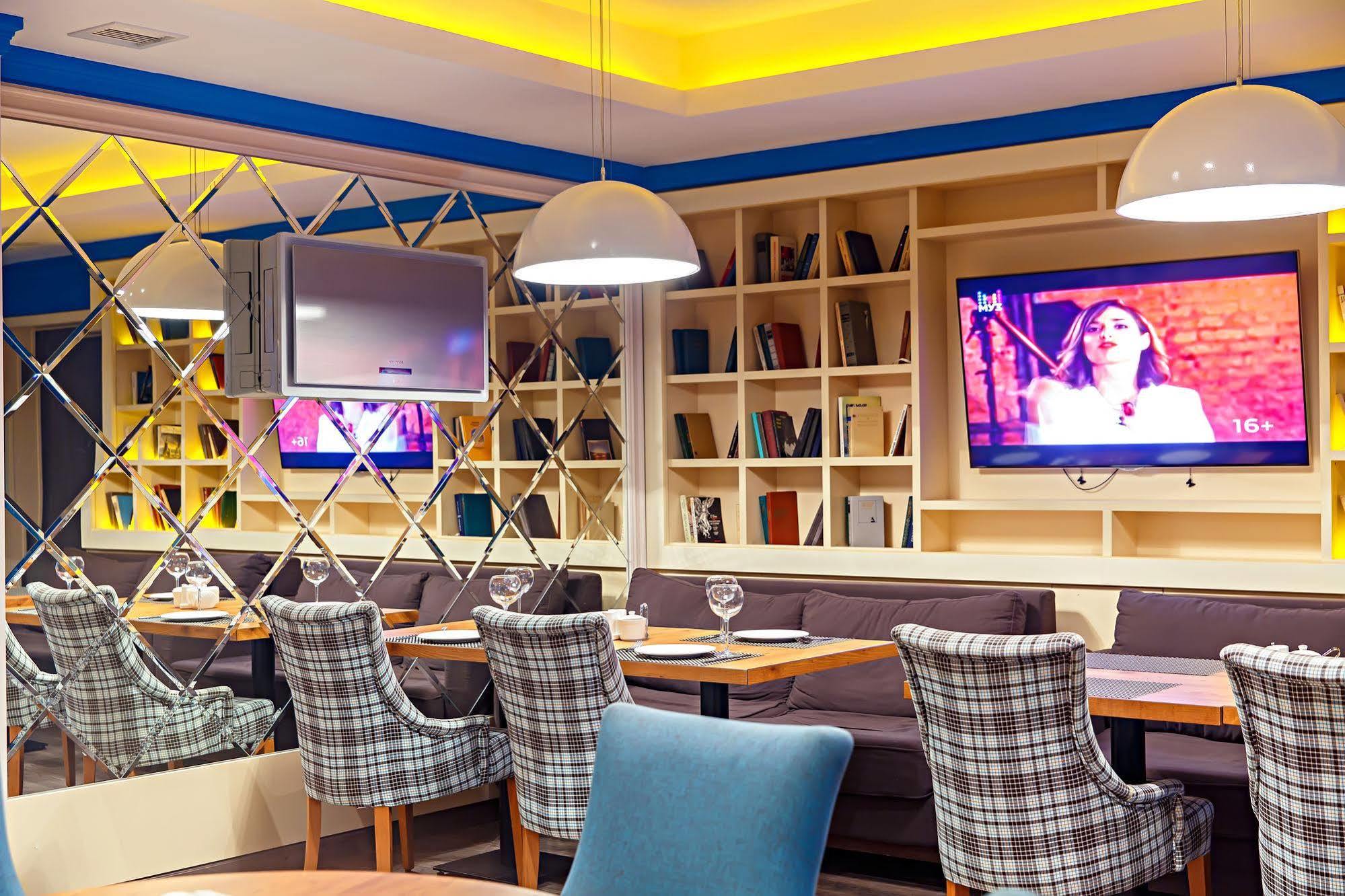 Red Village Hotel Астана Екстериор снимка